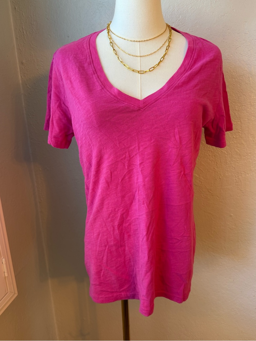 224~ NEW! American Giant Women's Cotton V-Neck Short Sleeve Top - Fuchsia Pink M